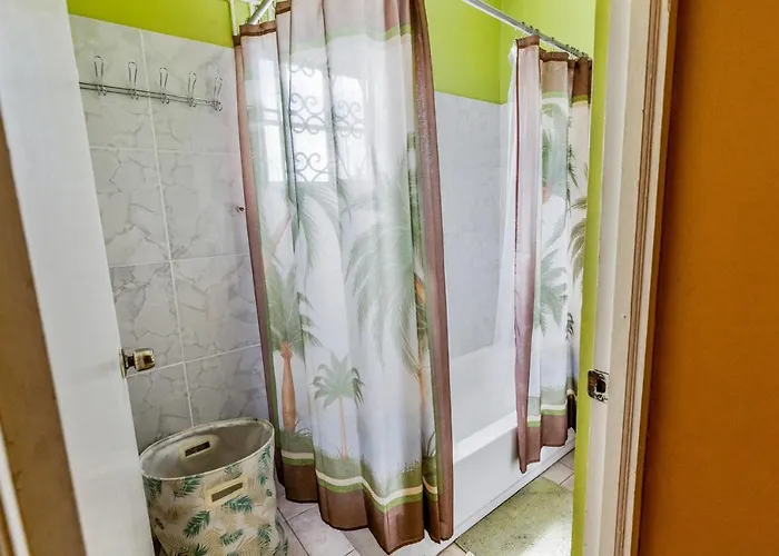 Villa Yanceylargoestate 2br With Mountain Views