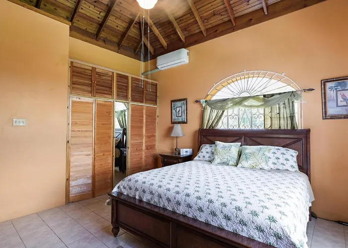 Yanceylargoestate 2br With Mountain Views
