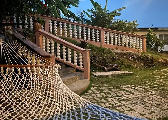 Villa Yanceylargoestate 2br With Mountain Views